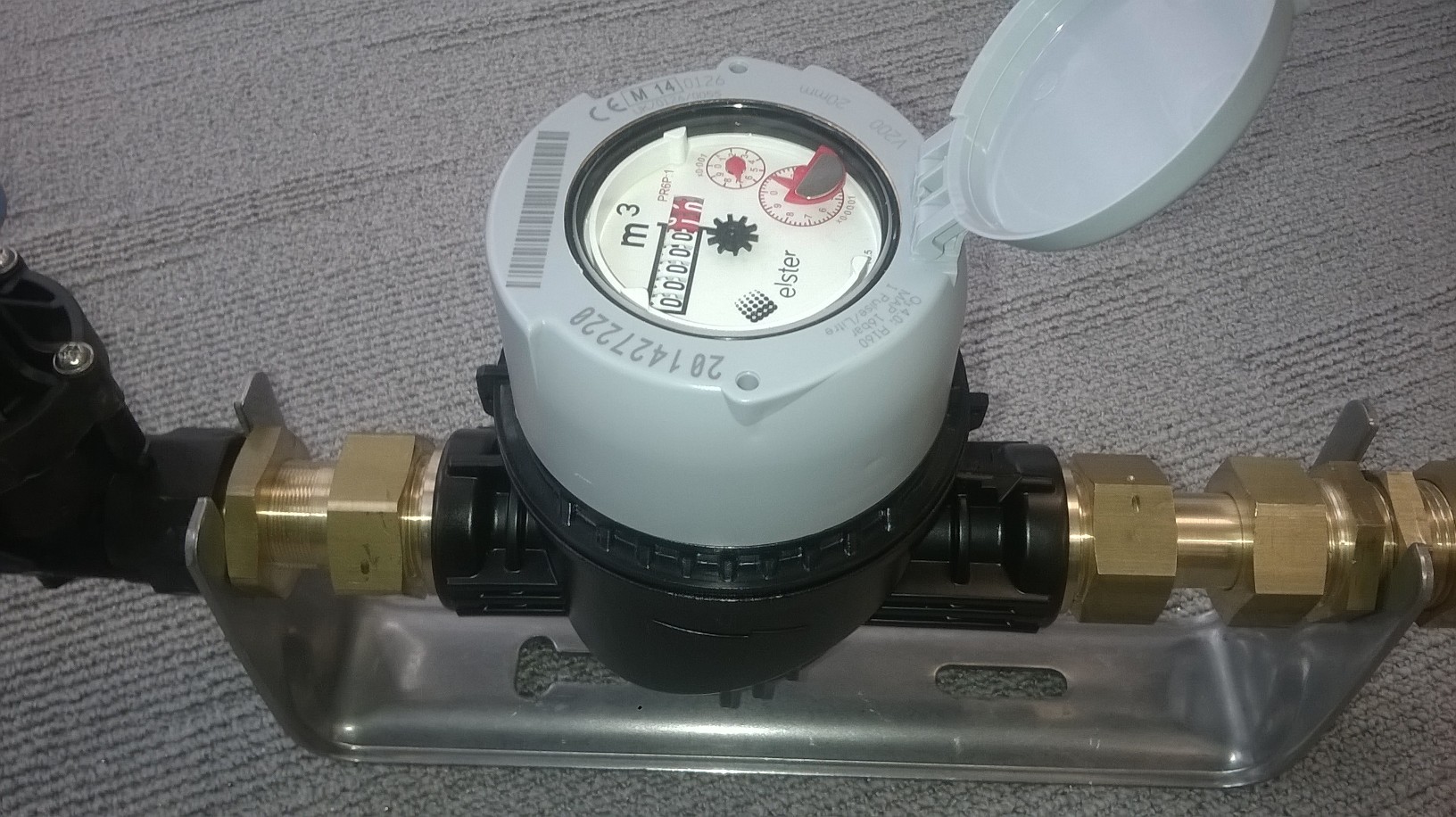 Watermeter met klepje open